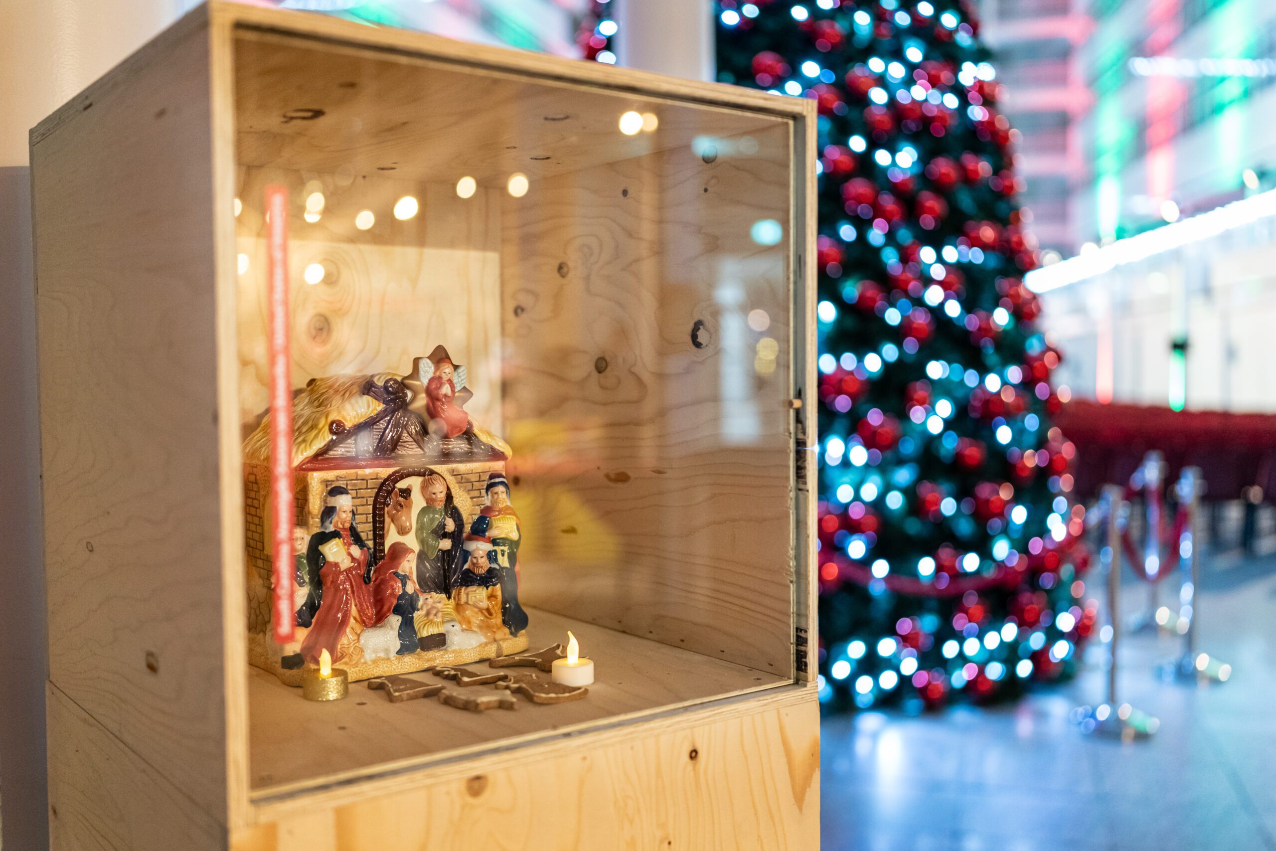 Geloven in Ontmoeting - Kerststallen in het Atrium Den Haag. Foto Tessa Veldhorst - De Schaapjesfabriek.