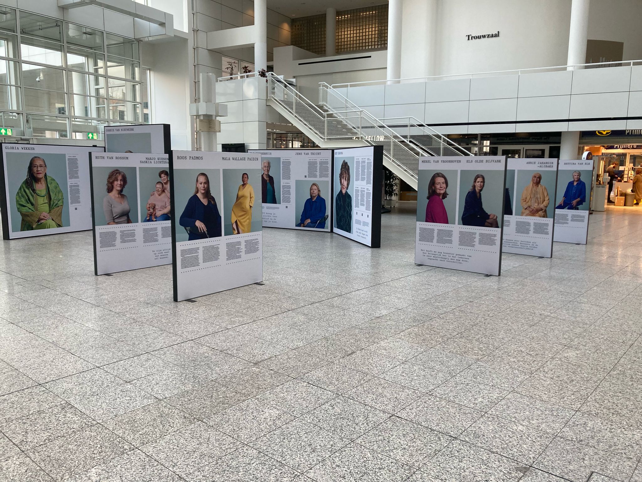 Expositie Haagse Vrouwen in het Atrium Den Haag