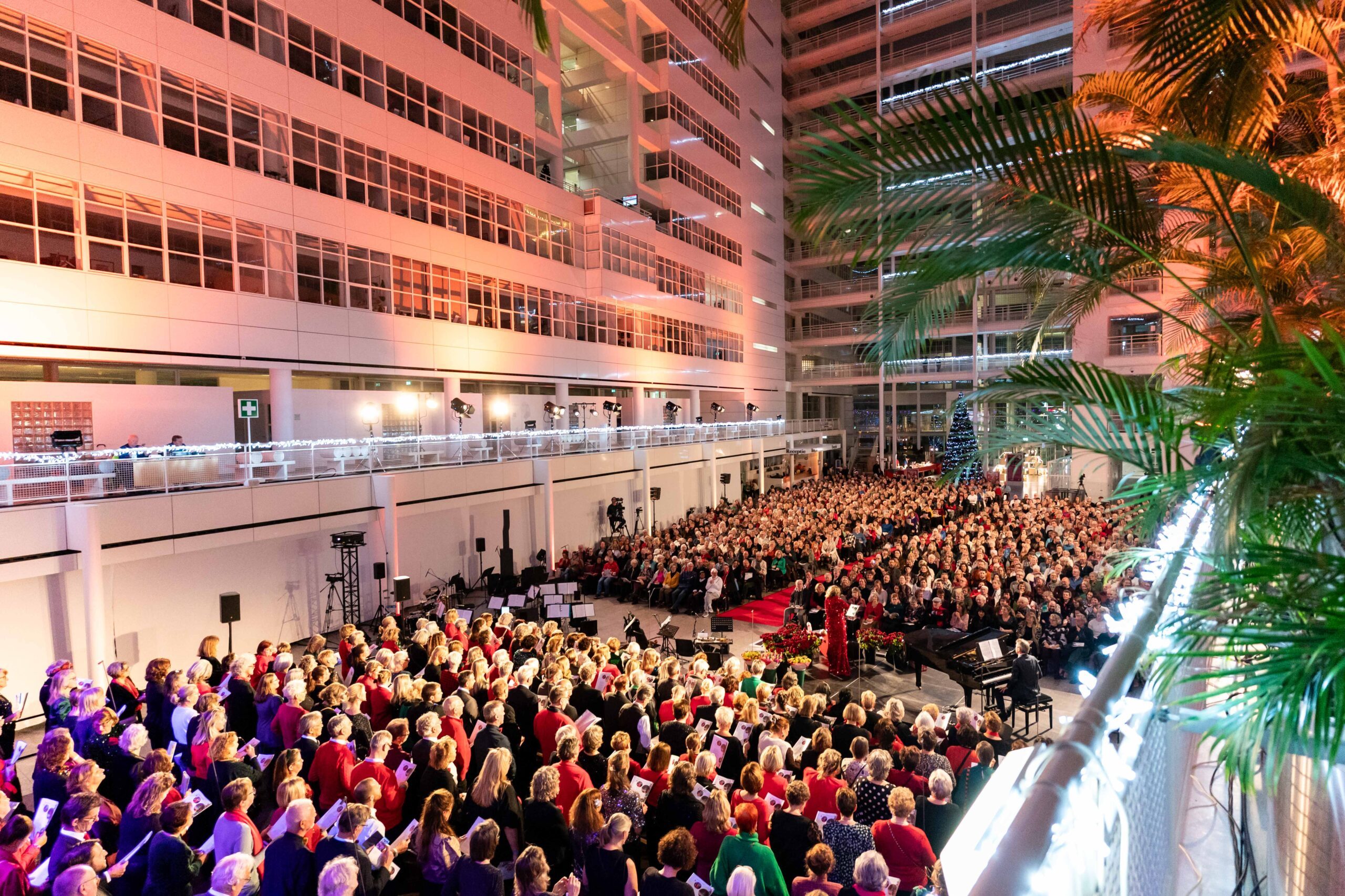 Kerst-Sing-ALong Jubileumeditie 2025 in het Atrium Den Haag. Foto De Schaapjesfabriek.