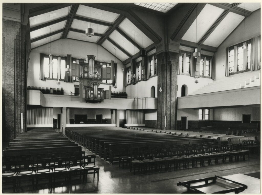 Interieur Julianakerk 1983. Foto Haags gemeentearchief