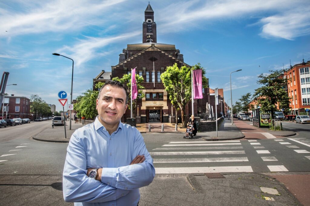 Ondernemer en 'De Koning van Transvaal' Atalay Celenk voor de Julianakerk / plaza. (Den Haag 24-06-20) Foto:Frank Jansen