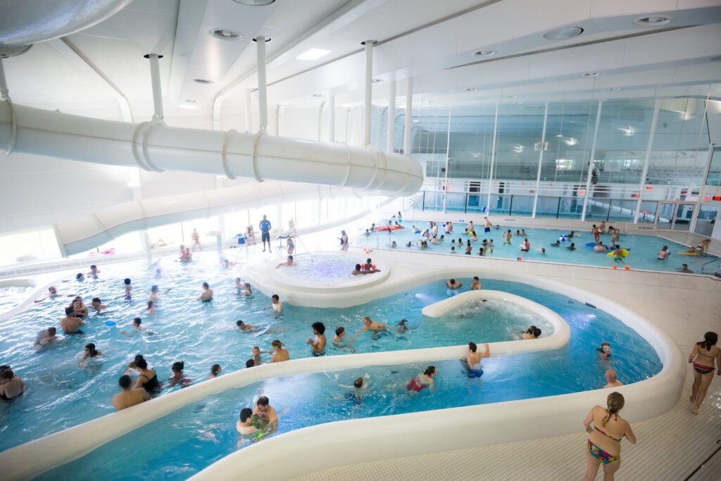 Zwembad Hofbad Ypenburg Den Haag. Foto Beeldbank gemeente Den Haag