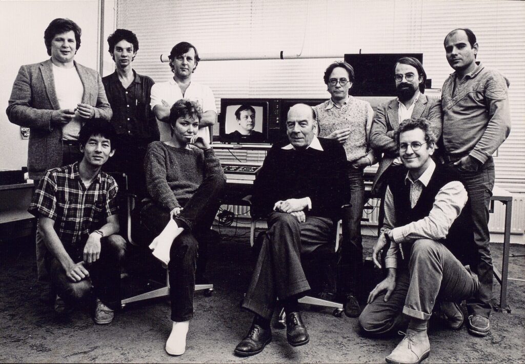 1984 Bestuur Meatball. V.l.n.r. Cesar Messemaker, Tom van Vliet, Jan Blom, Flip de Kam (monitor), Rien Hagen, Hans Wentholt, Martin Uitvlugt. Onder Han Ing Lim, Olga Uitvlugt, Paul Brand en Donald Janssen
